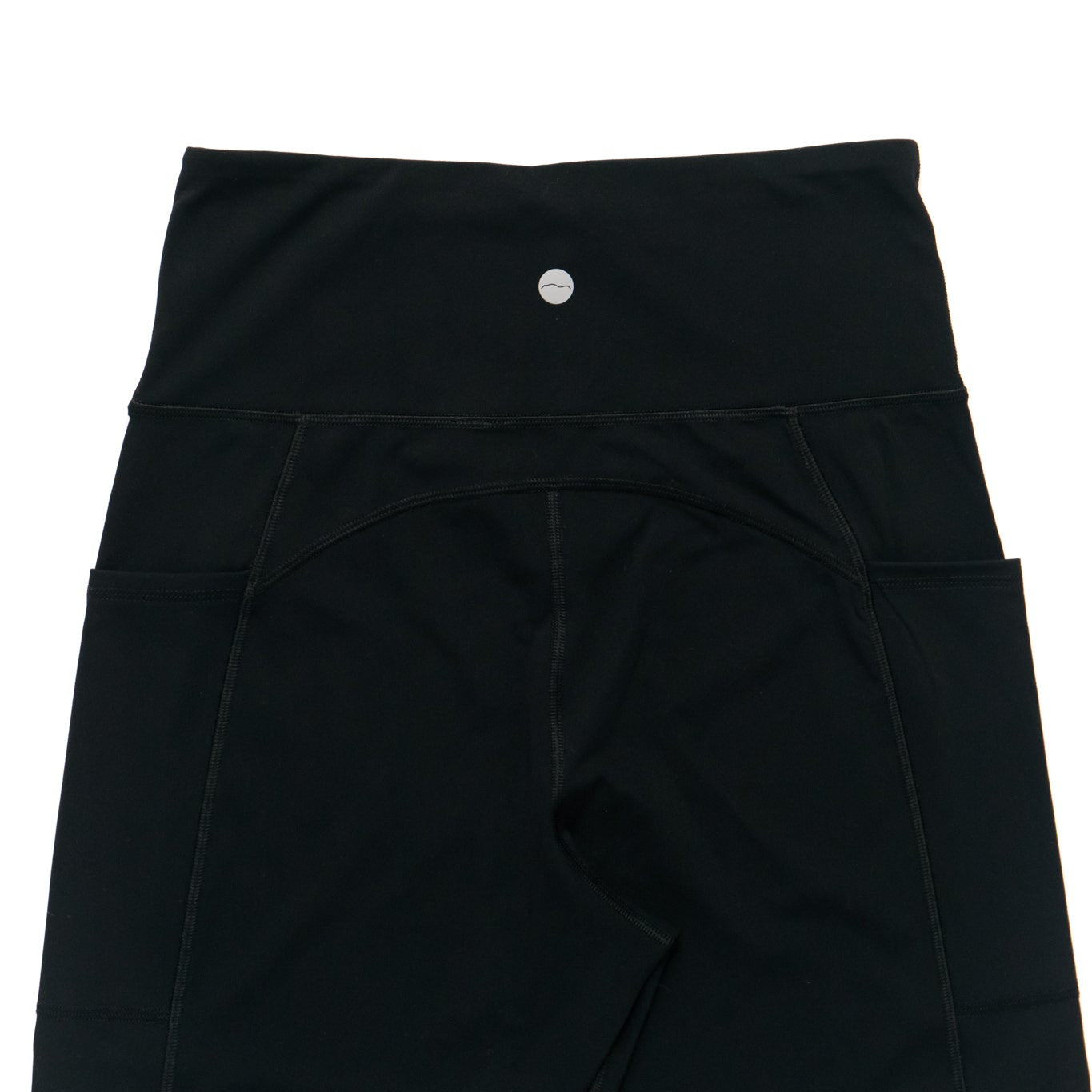 black capri leggigs with logo and pockets